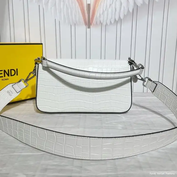 Vintage HOT Bag Leather Tiffany Baguette Medium Crocodile In Fendi White 0703